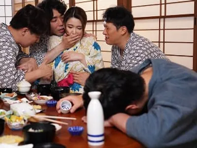 đưa cô vợ đi suối nước nóng, chồng không biết cô vợ bị người khác chịch sấp mặt