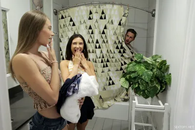 Hai đứa tình nhân cùng cha khác má lắm trò