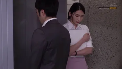 Em thư ký buồn bã bị sếp bắt vào khách sạn phục vụ đối tác