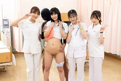 Những nữ điều dưỡng bệnh viện vừa chăm sóc bệnh nhân vừa bị chịch đến bắn cả nước